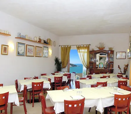 Πανσιόν Al Castello 3*